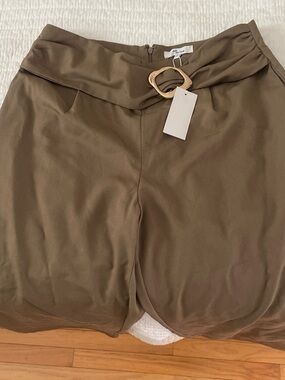 High-Waist Olive Brown Women's pants with Buckle Waist
